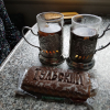 Als je zelf geen beker bij je hebt, koop je een glas thee of koffie. Je kunt het glas blijven gebruiken tijdens de reis.